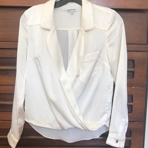 Heartloom flattering ivory wrap style blouse top